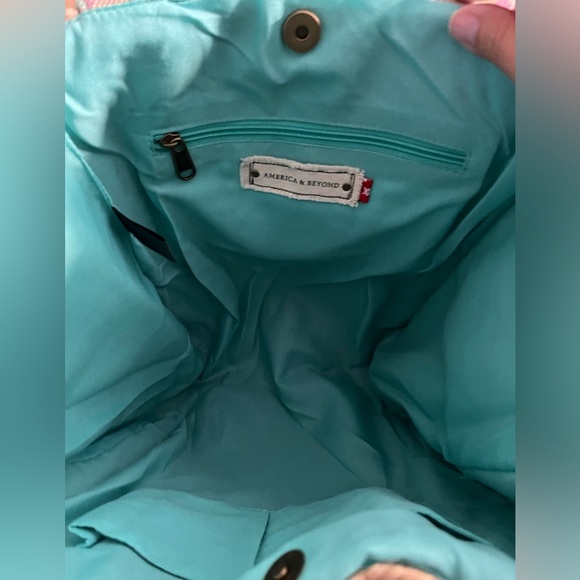 America and Beyond Straw Shoulder Bag - Picture 6 of 8